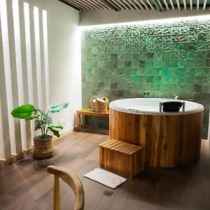 Black Tower Premium 4* Bogotá