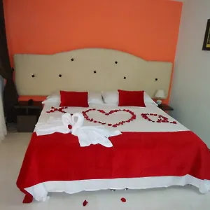 House A 5 Min De La Embajada Americana Отель Богота
